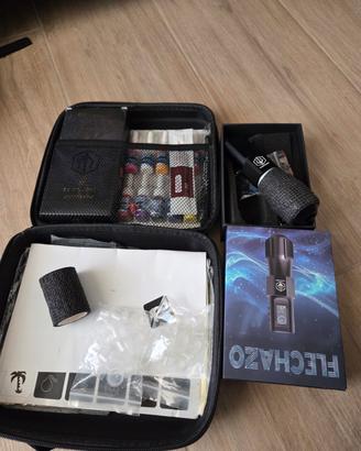 Macchina per tatuaggi e accessori