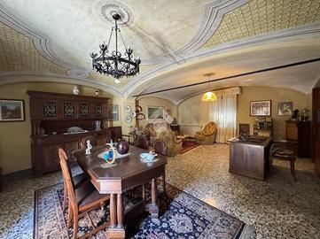 CASA INDIPENDENTE A MOMO