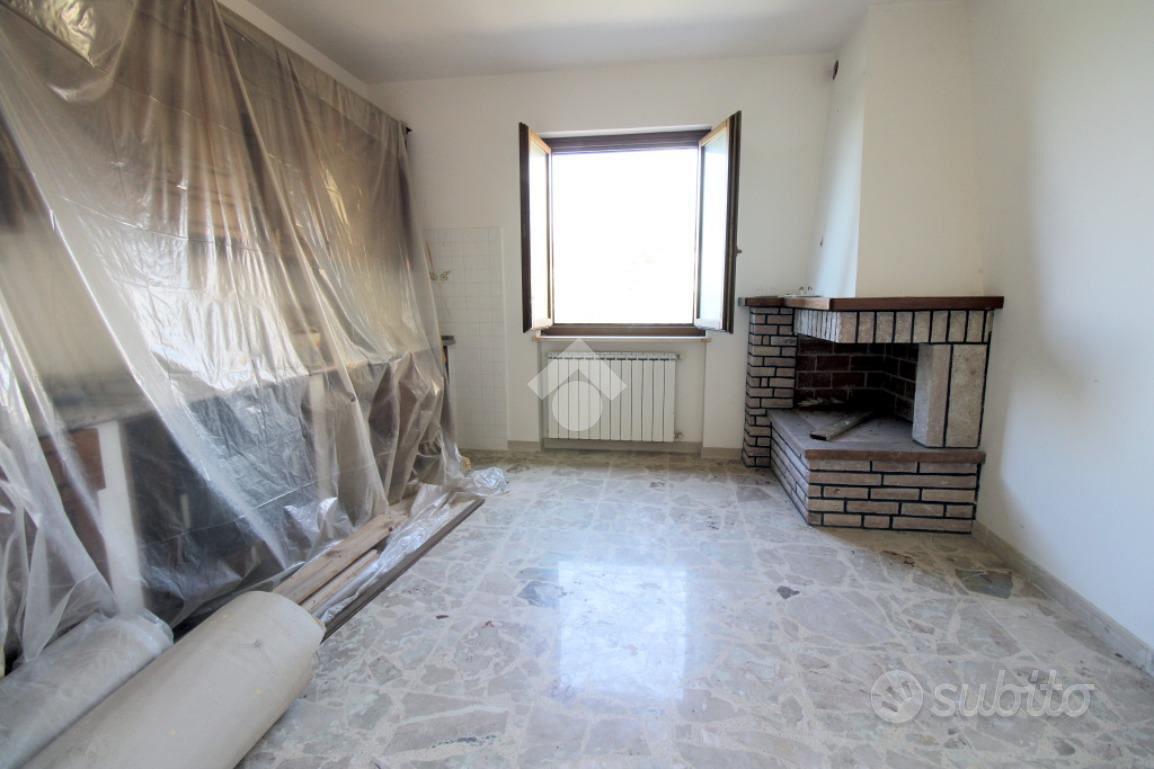 VILLA SINGOLA A POGGIO MIRTETO - Vista 3