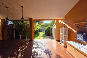 VILLA A SCHIERA A MURAVERA