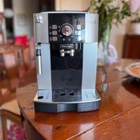 Macchina de caffè DELONGHI Magnifica S