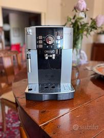 Macchina de caffè DELONGHI Magnifica S