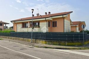 2 LOCALI A PESCANTINA