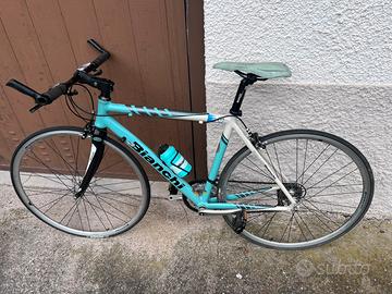 Bici da corsa Bianchi, special edition per madza