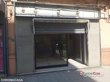 Provinciale, ampio locale su strada con retro