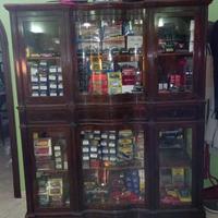 Vetrina cristalliera antica a sbalzo