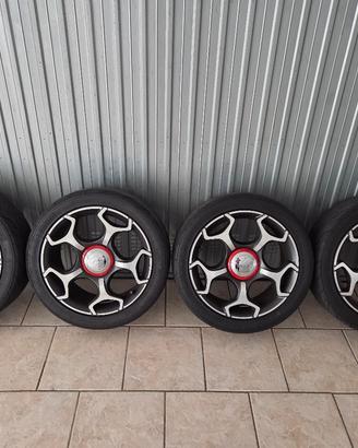Cerchi e gomme da 17 Abarth 