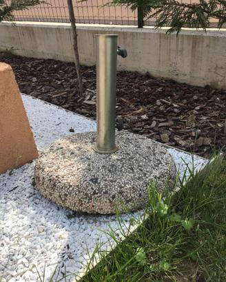 Piantana in cemento per ombrellone da giardino