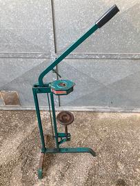 Tappa bottiglie / tappatrice per tappi in sughero