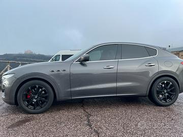 Maserali levante grand sport