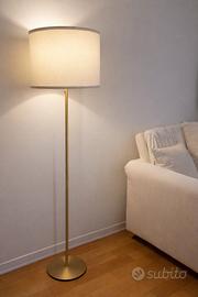 Lampada da terra IKEA oro con paralume