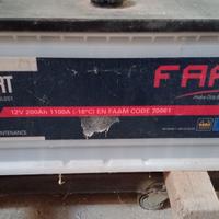 n.4 batterie da 200 A