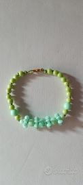 Braccialetto con perline verdi di tonalità diverse