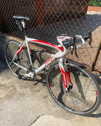 Bici  pinarello tutta carbonio FP 7