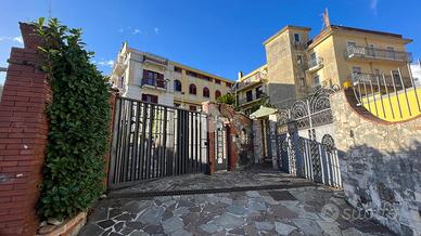 CASA SEMINDIPENDENTE A BARONISSI