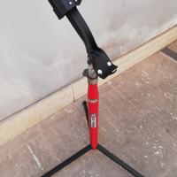 Cavalletto per manutenzione biciclette