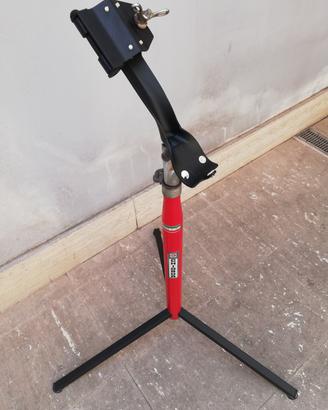Cavalletto per manutenzione biciclette