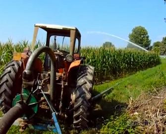 Pompa e tubi per irrigazione a pioggia