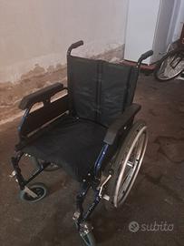 Sedia a rotelle tenuta benissimo