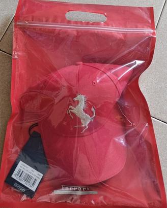 Cappellino Ferrari Rosso con cartellino (NWT)