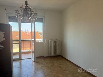 AMPIO 3 LOCALI ULTIMO PIANO