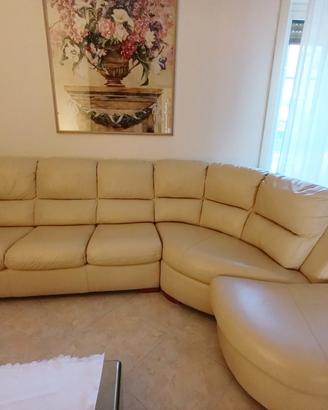 DIVANO IN PELLE CREMA CON PENISOLA A POUF