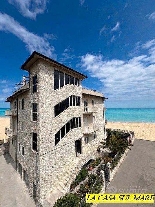 LA CASA SUL MARE - accesso diretto alla spiaggia - Case vacanza In ...