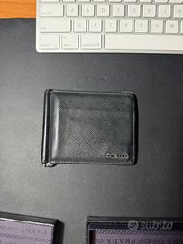 Portafoglio Prada in pelle Saffiano con fermasoldi