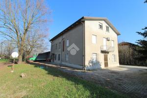 CASA SEMINDIPENDENTE A BAGNOLO IN PIANO