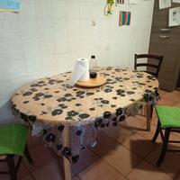 Tavolo Ikea e sedie legno