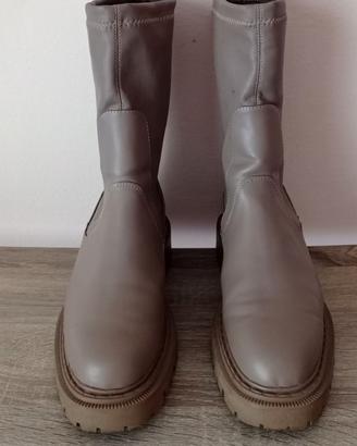 Stivaletti con carrarmato color tortora