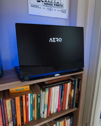 4K OLED Gigabyte AERO RTX2070  laptop/notebook