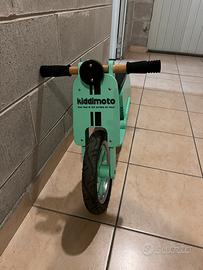 Bicicletta in legno per bambino