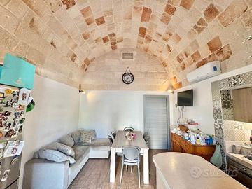 casa indipendente con locale