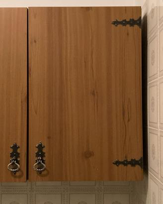 Pensile in legno con ferramenta devorativa rustica