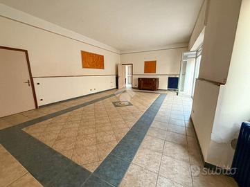 NEGOZIO A LA VALLETTA BRIANZA