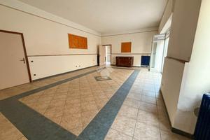 NEGOZIO A LA VALLETTA BRIANZA