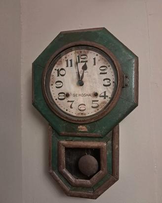 vecchio orologio a pendolo 