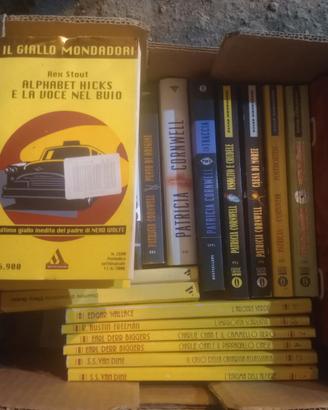 libri gialli letura mare