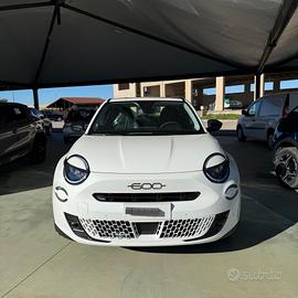 Fiat 600 Hybrid 110 CV DCT MHEV Business