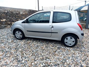 Renault tuyngo benzina 85.000 km