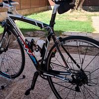 Bici da corsa in carboniio