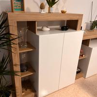 Tavolo con sedie e 2 credenze