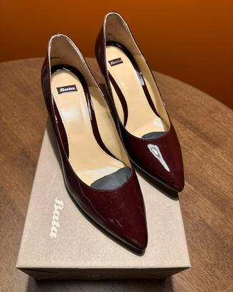 Scarpa elegante in vernice rossa