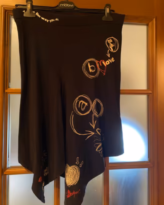 Gonna Desigual nera con scritte