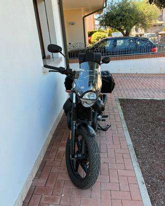 Moto Guzzi v7 stone