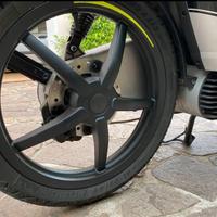 Motociclo marca Askoll, 125 cc. Elettrico