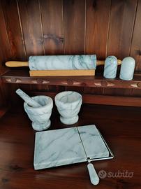 mortaio, mattarello, tagliaformaggio, sale e pepe