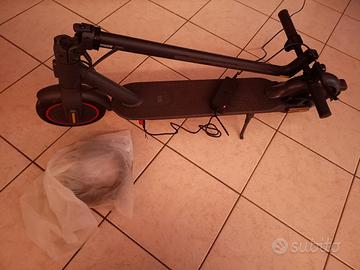 Monopattino Xiaomi Mi Electric Scooter Pro 2