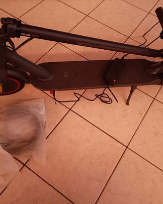 Monopattino Xiaomi Mi Electric Scooter Pro 2